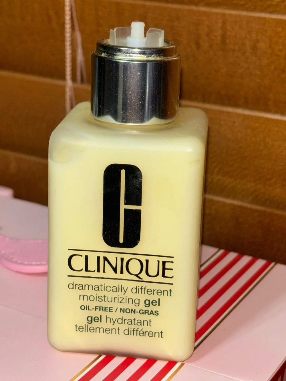 Clinique Dramatically Different Moisturizing Gel